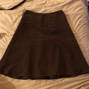 Contouring brown skirt